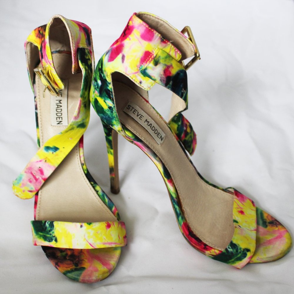 Beautiful Multicoloured Steve Madden Sandals